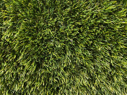 Up close picture of Durness 42mm artificial grass blades.