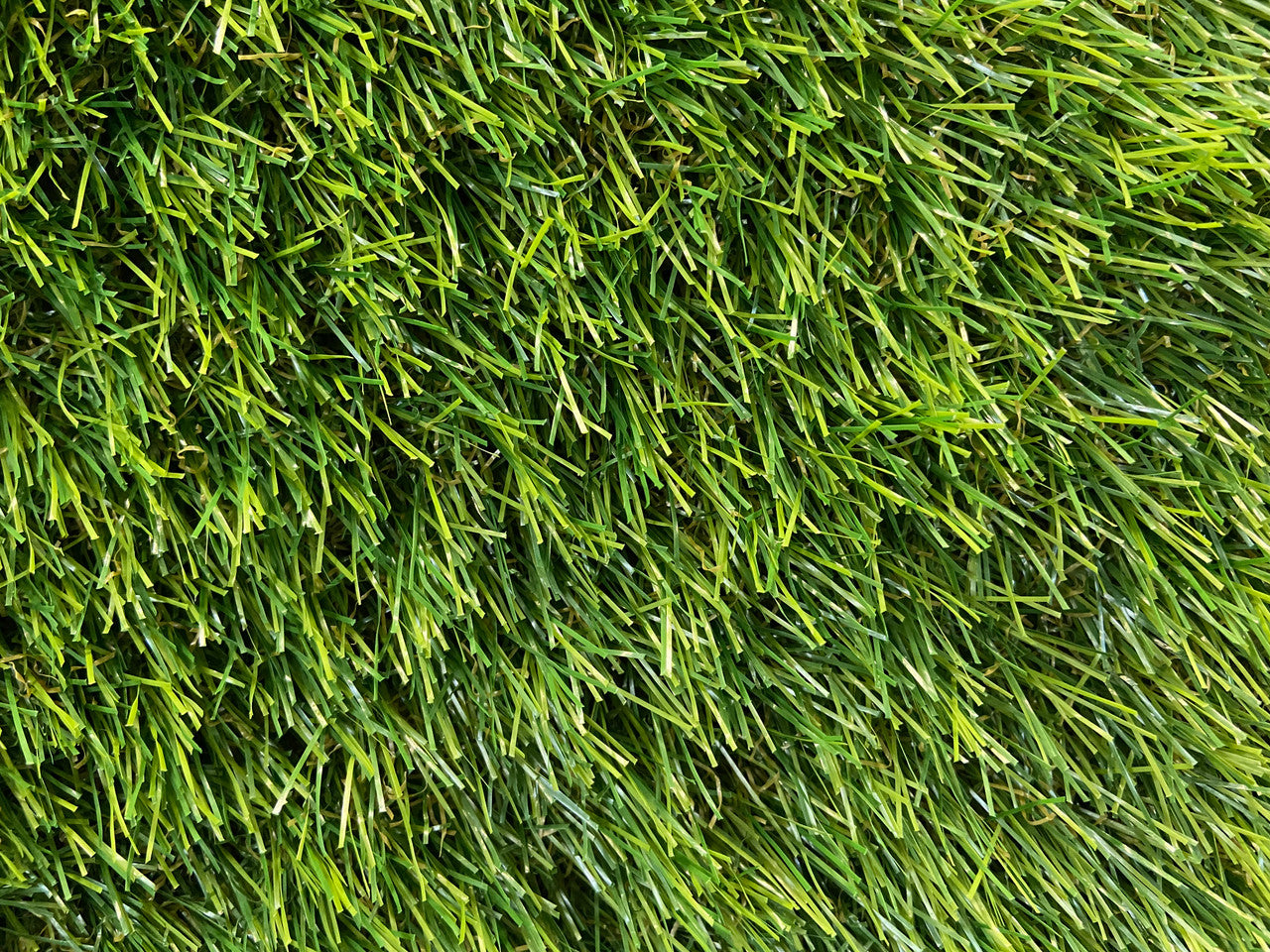 A close up picture of Kerrera artificial lawn grass showing the textured pile.